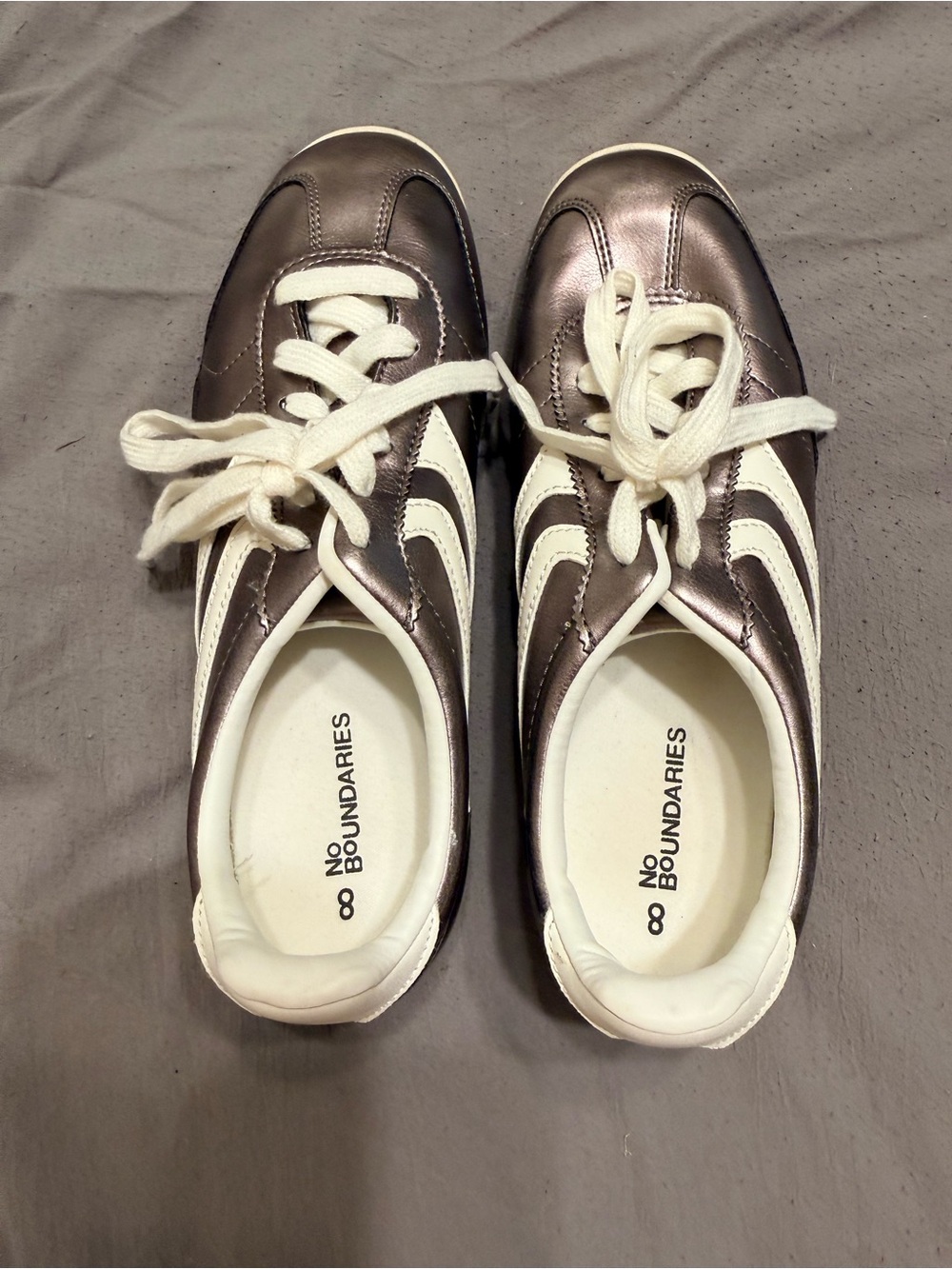 No Boundaries Pewter and White Low-Top Sneakers